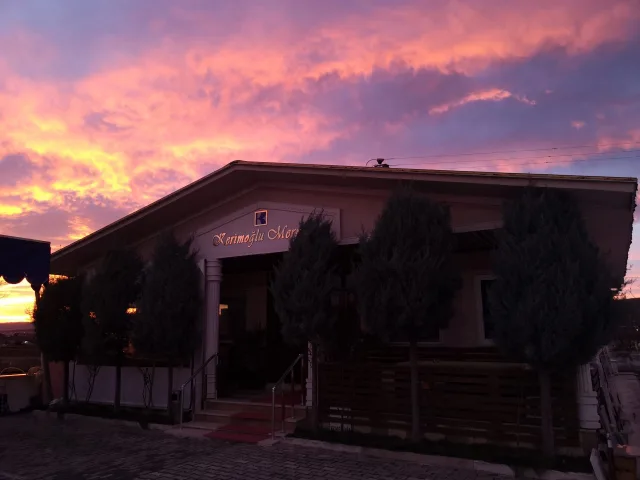 Gün batımında fabrika